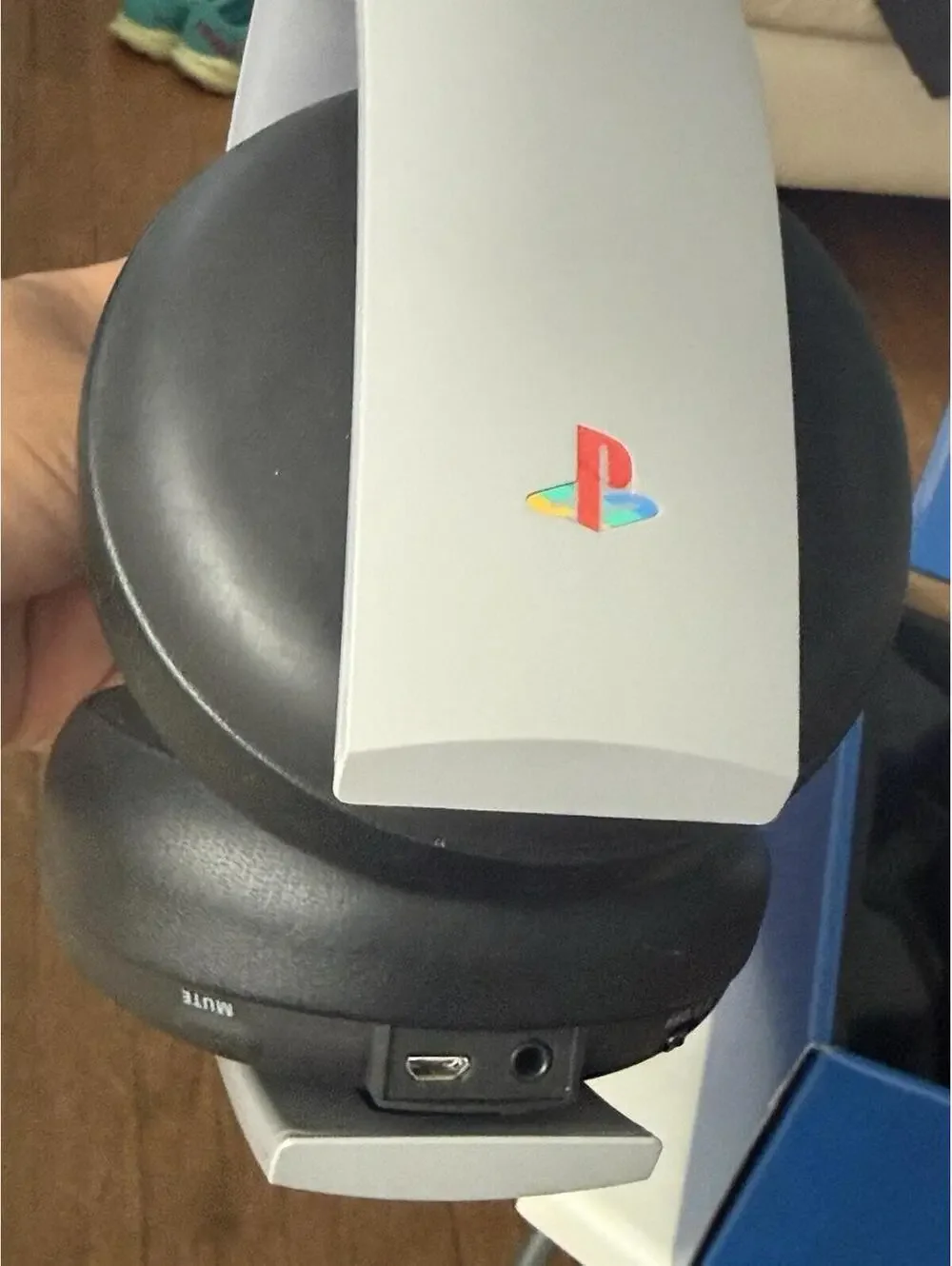 sony playstation 4 gold wireless headset W/box , Missing Adapter , ( Untested )